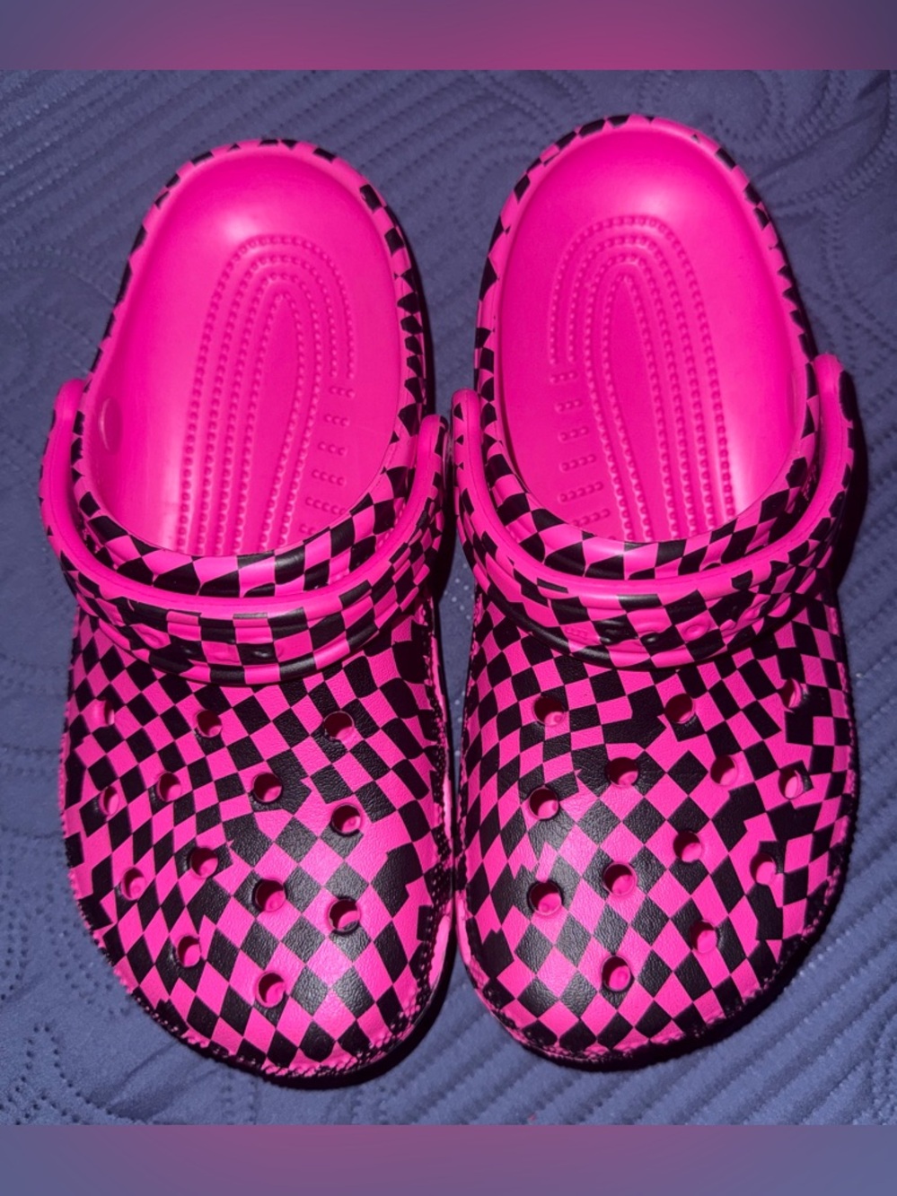 CROCS Hot Pink and Black Checkerboard Clogs Woman’s Size 7